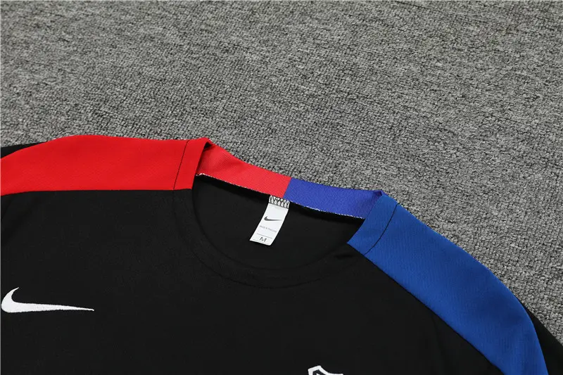 ⁦طقم تدريبات برشلونة 2024/25⁩ - الصورة ⁦4⁩