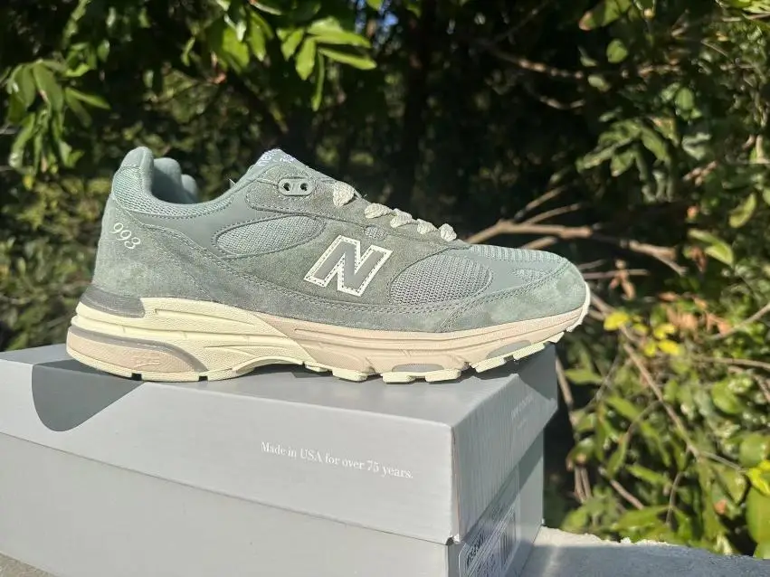 New Balance 993