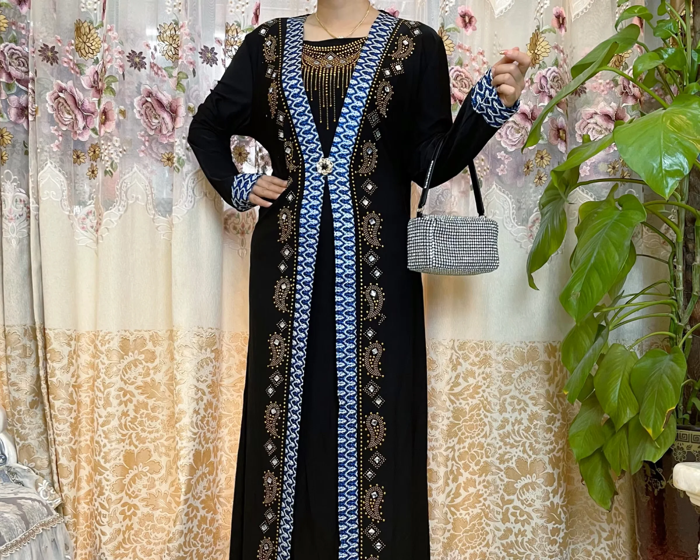 عباية نسائية - الصورة 3