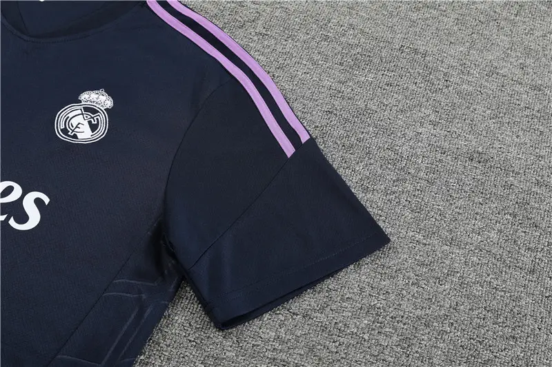 طقم لباس فريق ريال مدريد - الصورة 7