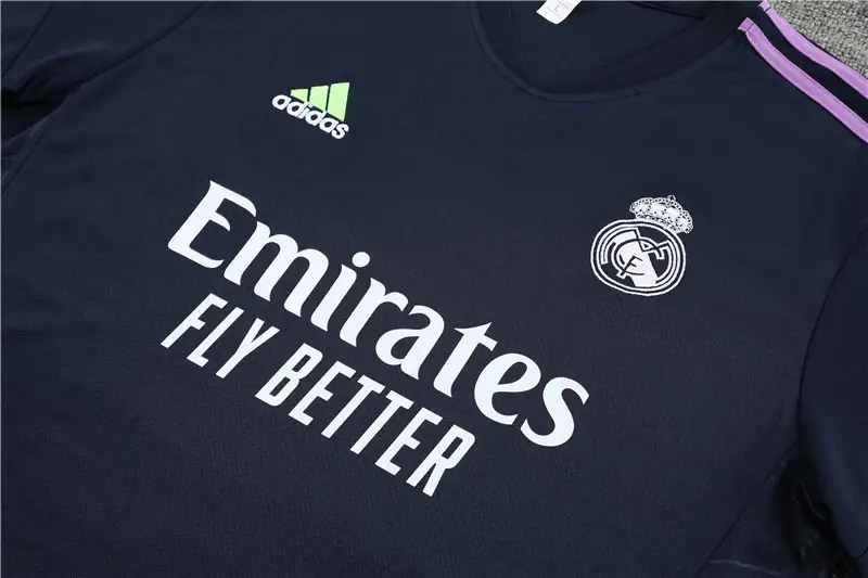 طقم لباس فريق ريال مدريد - الصورة 3